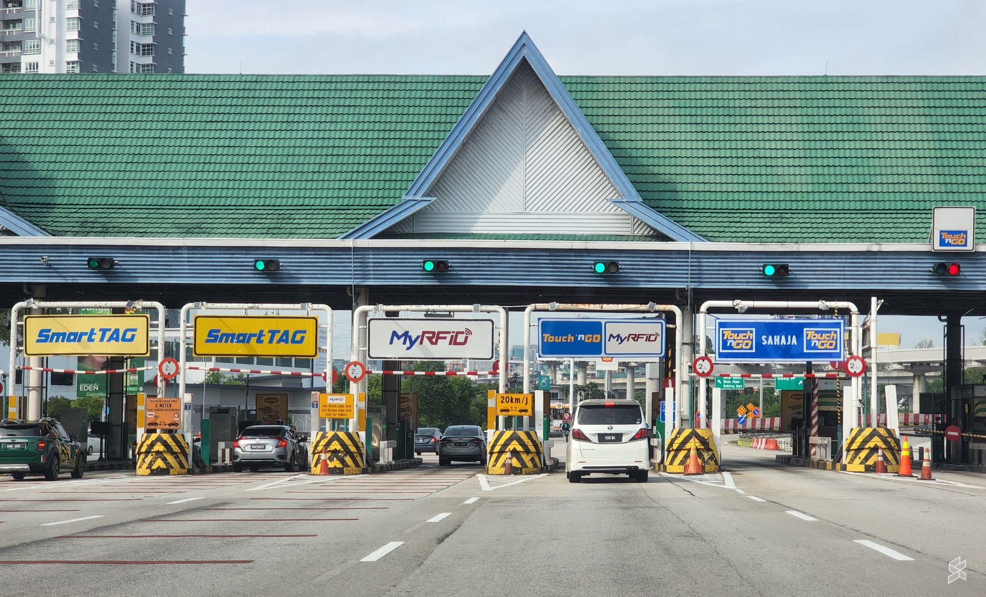 PLUS Targets 350 EV Charging Points Across North-South Expressway and ECE2 by 2028