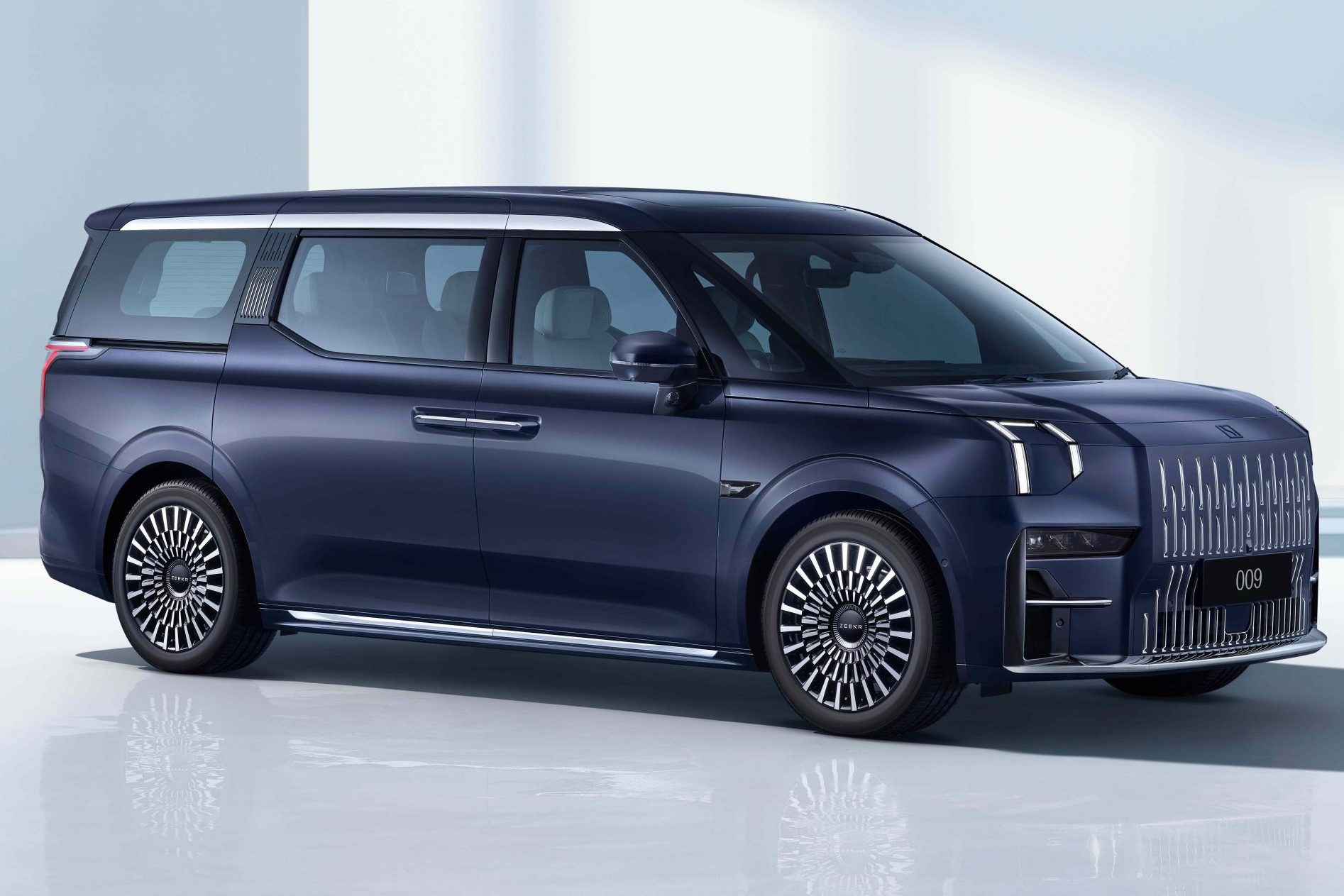 Zeekr X & 009 : Dua Model Berbeza, Dua Varian Berbeza, Semuanya Berkuasa