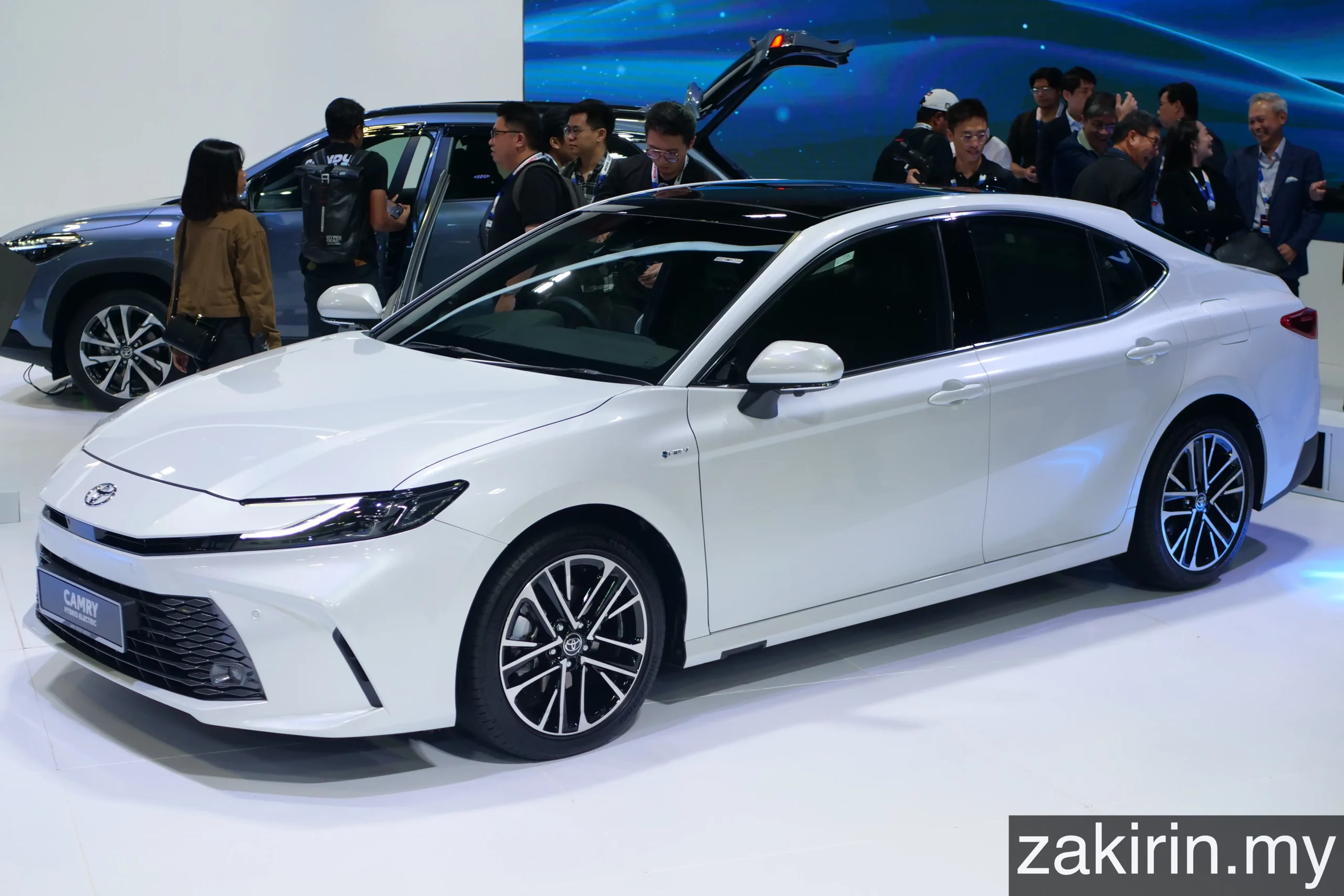 Toyota Camry 2025 Dilancarkan Di Malaysia : 2.5 Hybrid, 227 PS, RM248,800