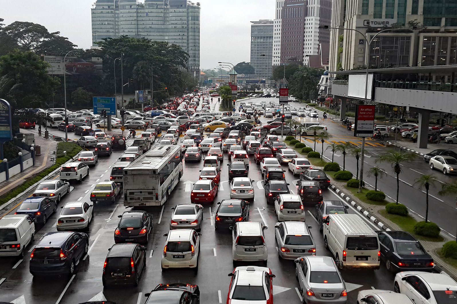 Traffic Chaos in Malaysia During Eid Exodus: Highways Turn into Parking Lots