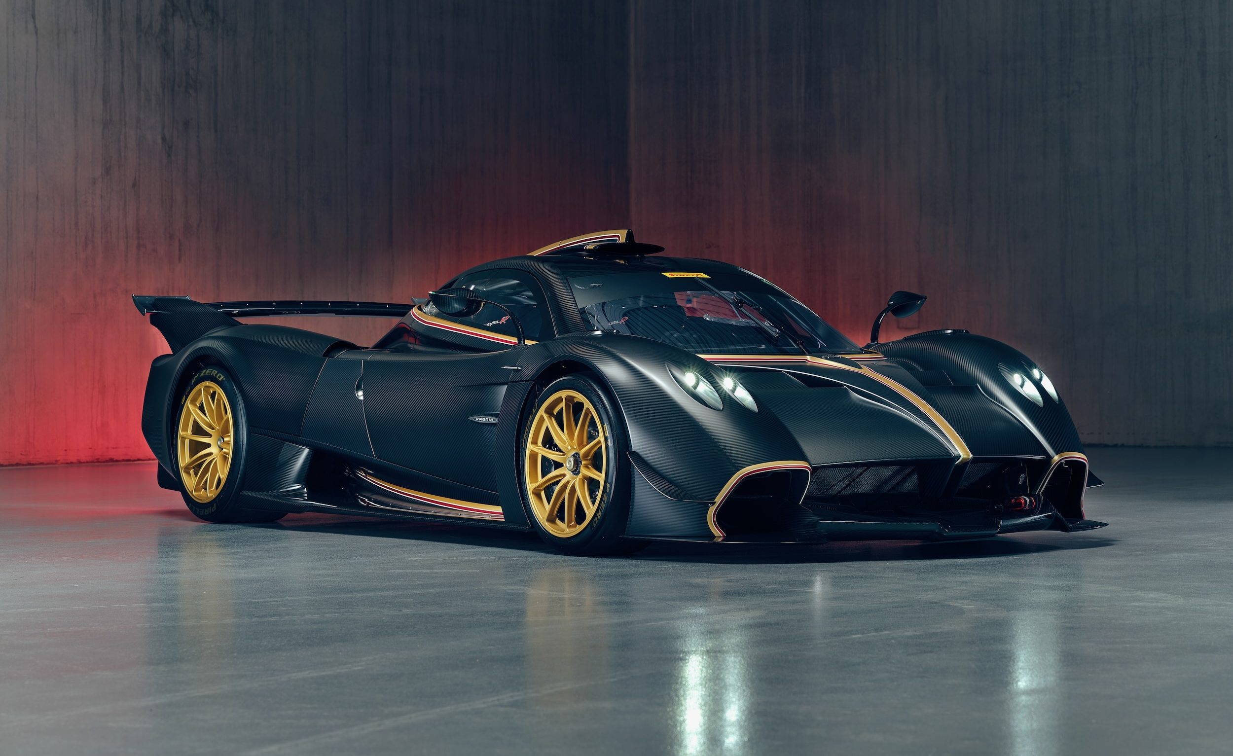 Pagani Huayra: A Masterpiece of Automotive Art and Engineering