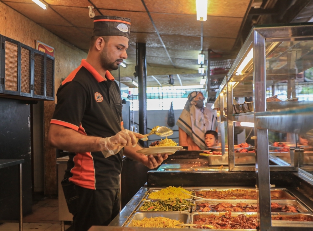 From Roti Canai to Riches: How Mamak Stall Workers Go Home Wealthier