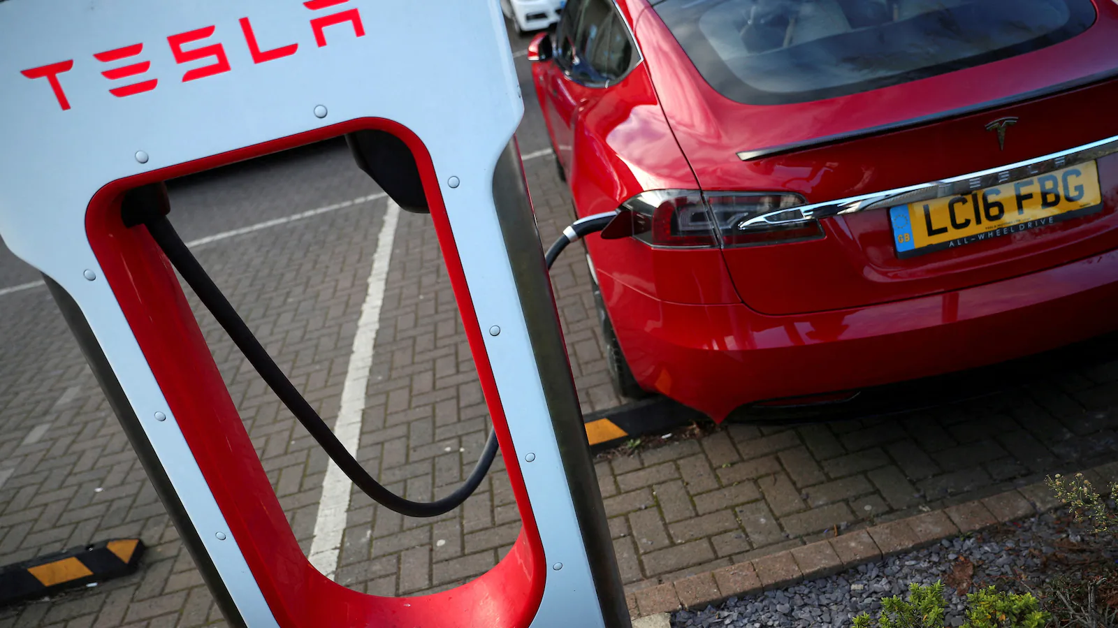Tesla Halves UK Leasing Costs Amid Steep Sales Drop