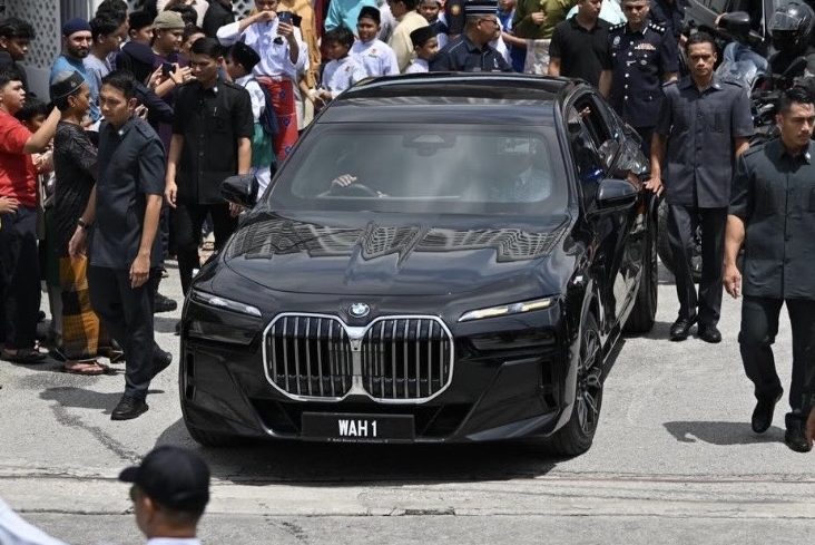 “It’s an Old Car, Don’t Lie to the People!” Anwar Slams False Claims Over BMW Purchase