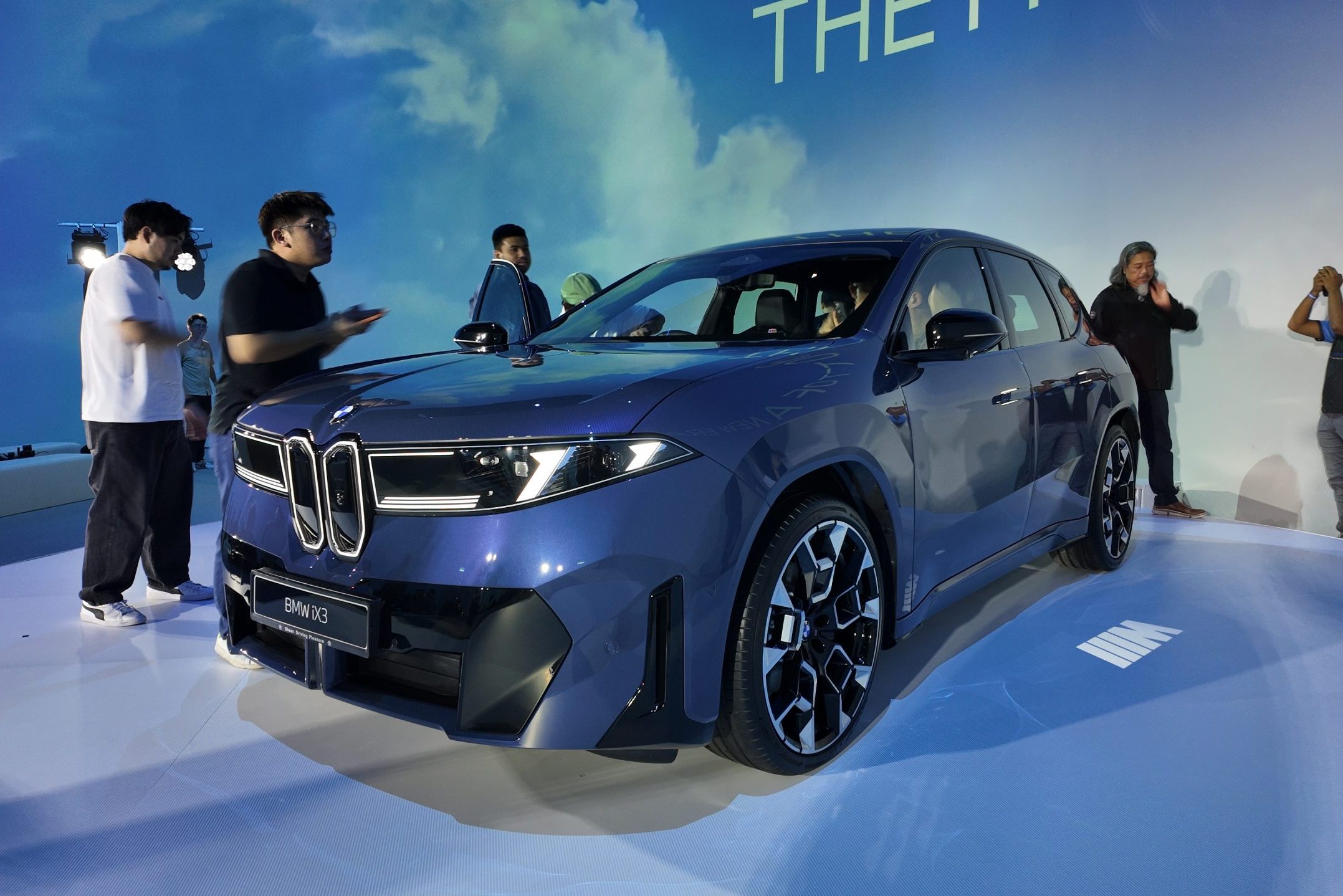 The New BMW iX3 50 xDrive M Sport Pro Launched In Malaysia : RM378,800, 805 WLTP Range, 345 KW