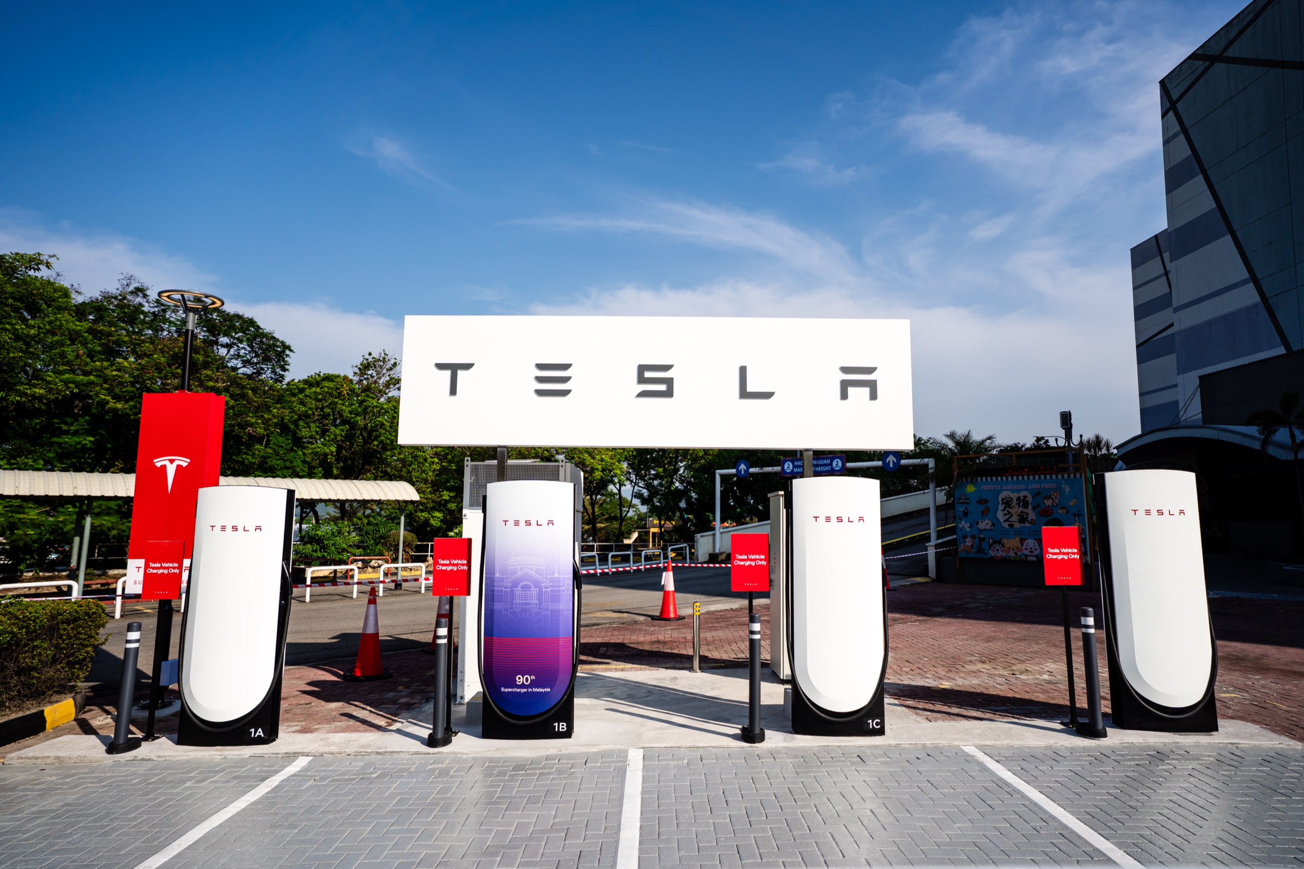 Tesla Opens 21st Supercharging Station at AEON Mall Kinta City, Ipoh