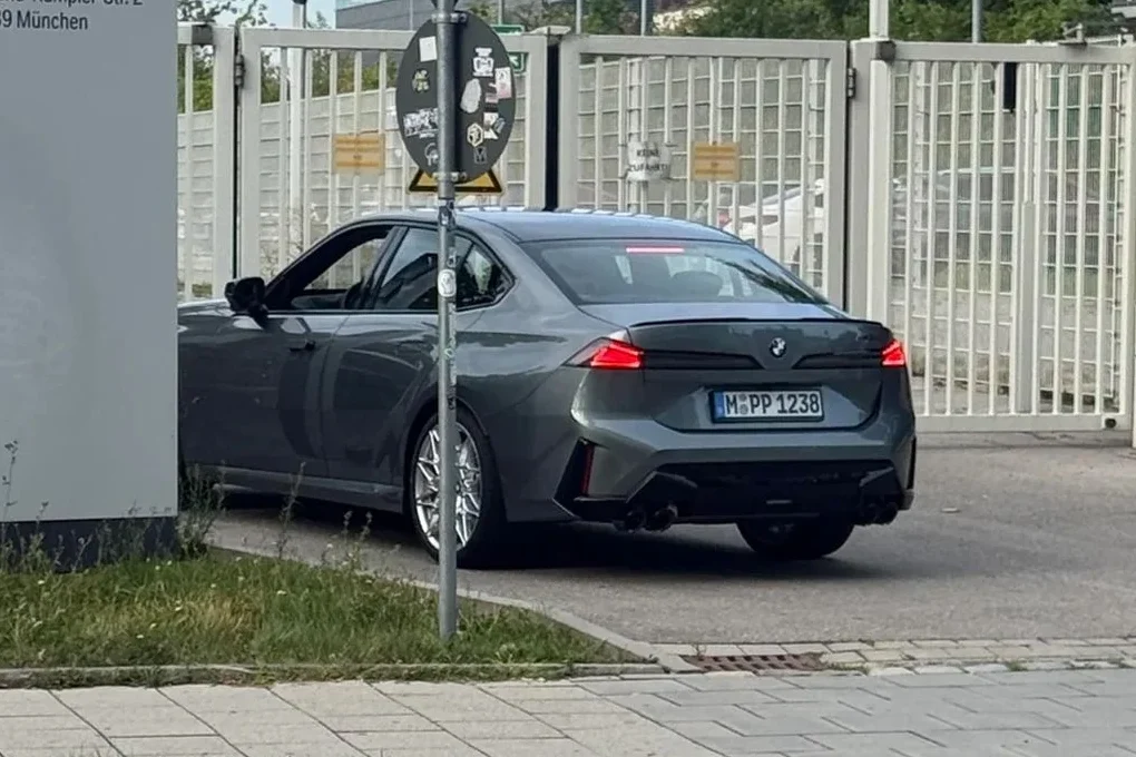 Next-Gen 2027 BMW 3 Series Leaked Ahead of World Premiere – G50 Petrol Range Gains 443 PS M350 xDrive on Updated CLAR Platform