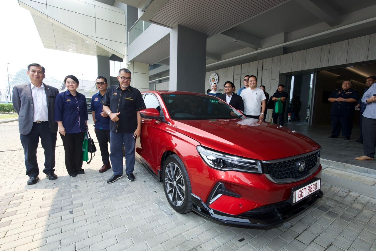 Teksi MADANI Programme Expanded to Sarawak, Proton S70 Flagship X Displayed with ‘GET’ Registration Series